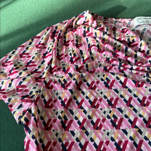 Margaux Vibrant Short Sleeve Tee with Geometric Design - Picture 4 of 7